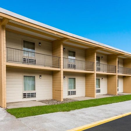 Econo Lodge Inn & Suites Бингемтон Экстерьер фото