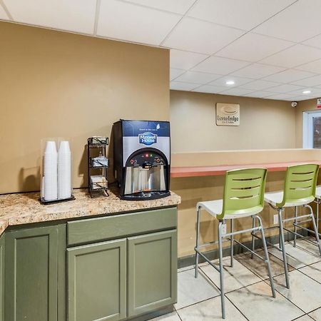 Econo Lodge Inn & Suites Бингемтон Экстерьер фото
