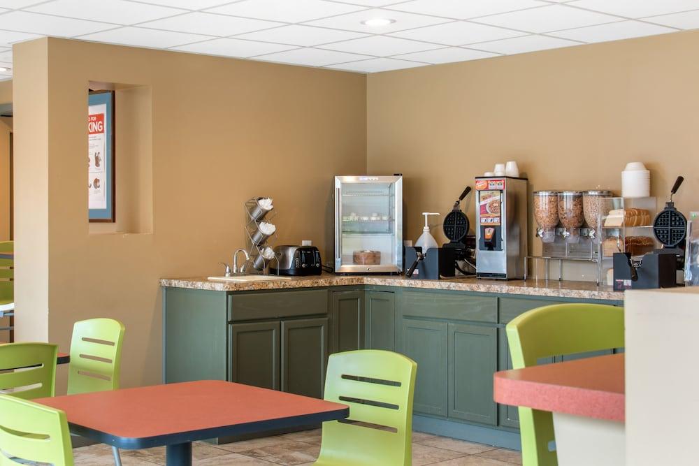 Econo Lodge Inn & Suites Бингемтон Экстерьер фото