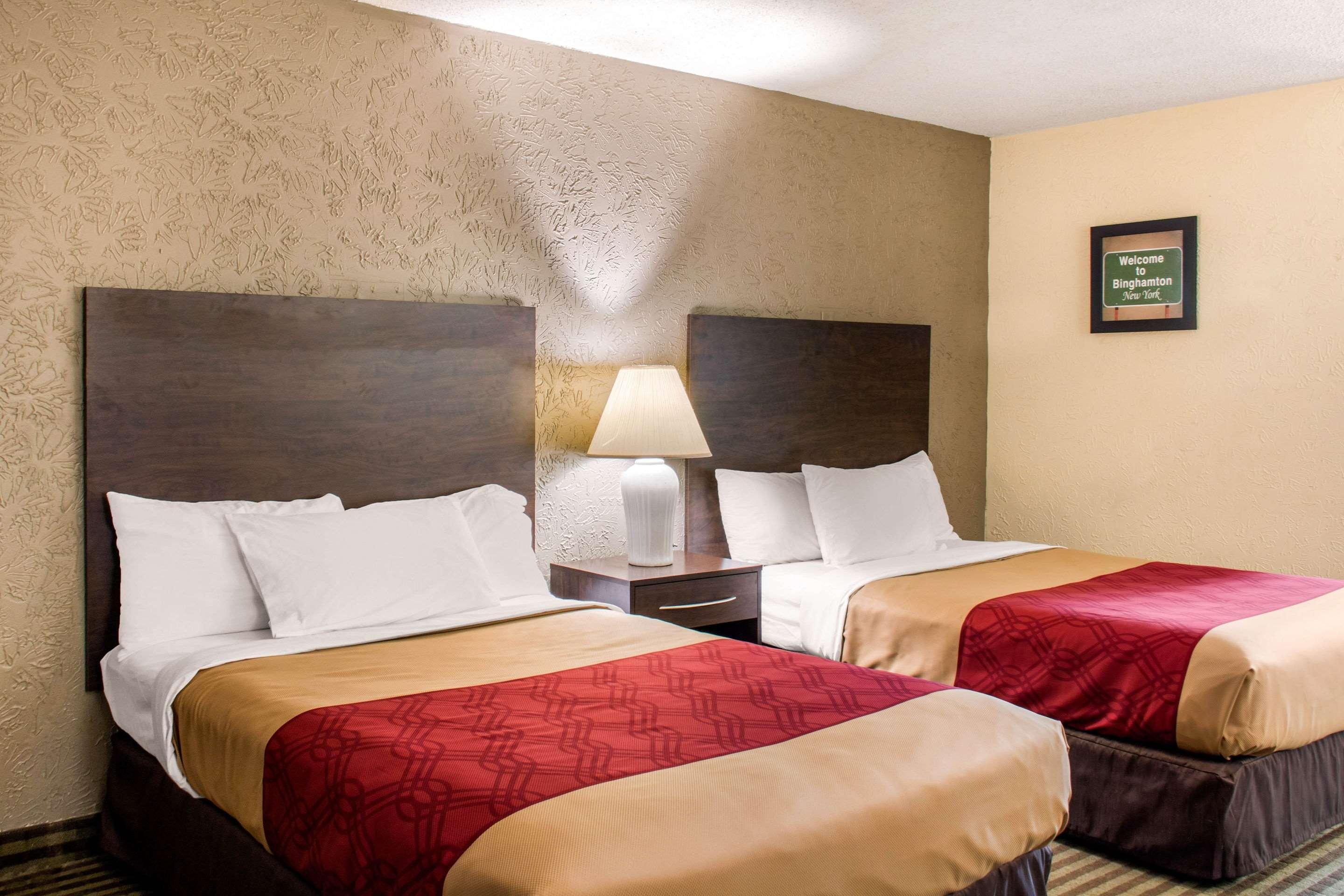 Econo Lodge Inn & Suites Бингемтон Экстерьер фото