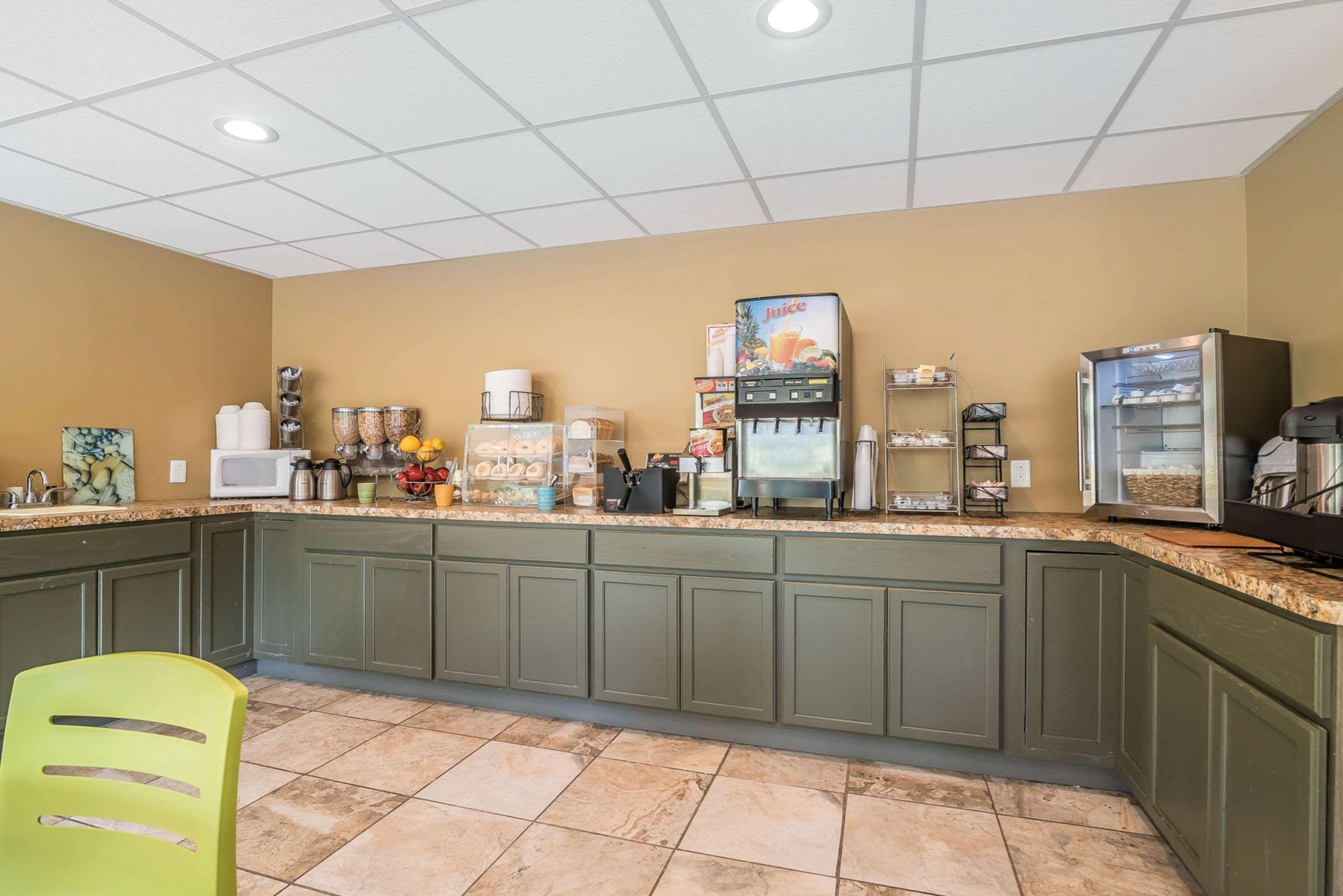 Econo Lodge Inn & Suites Бингемтон Экстерьер фото