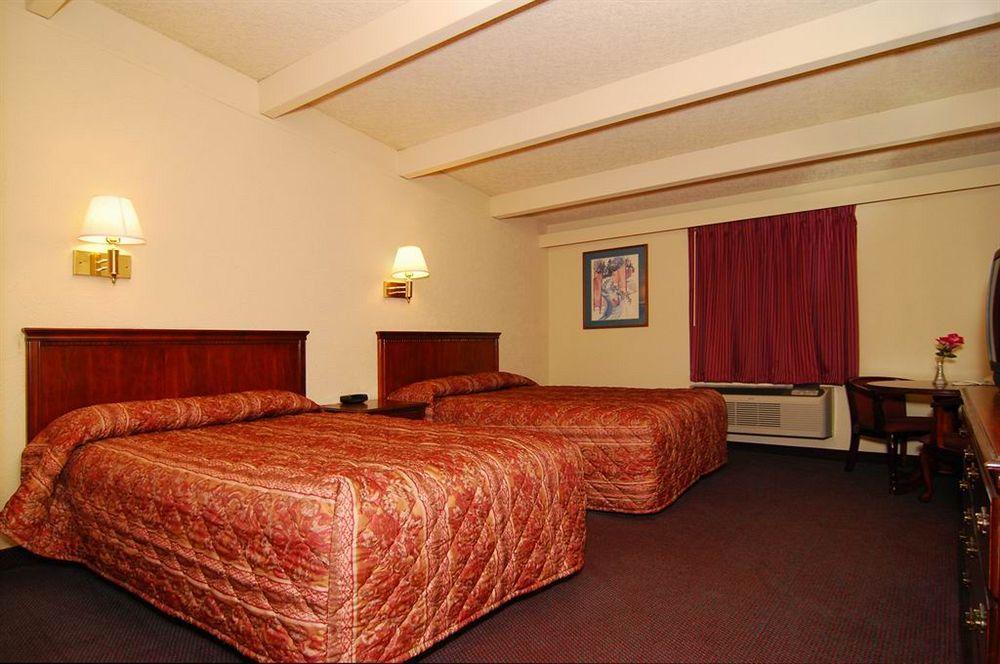 Econo Lodge Inn & Suites Бингемтон Экстерьер фото