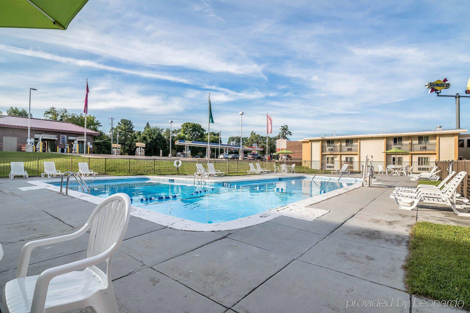 Econo Lodge Inn & Suites Бингемтон Экстерьер фото